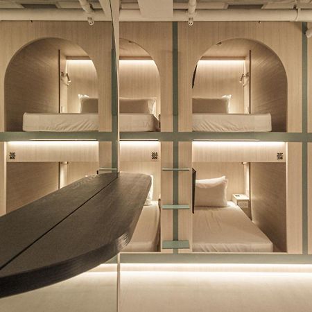 Jyu Capsule Hotel Singapore Exteriör bild